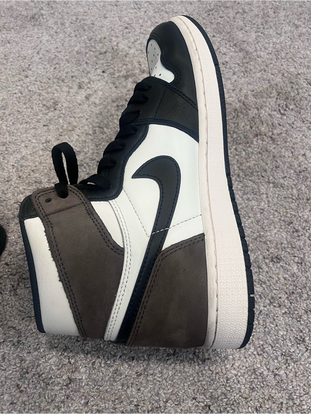 Air Jordan 1 Retro High OG Dark Mocha - Picture 10 of 16